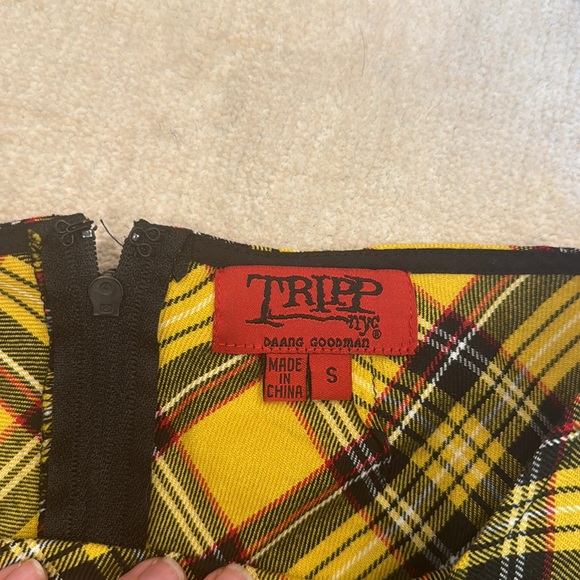 Plaid mini skirt - Picture 2 of 2